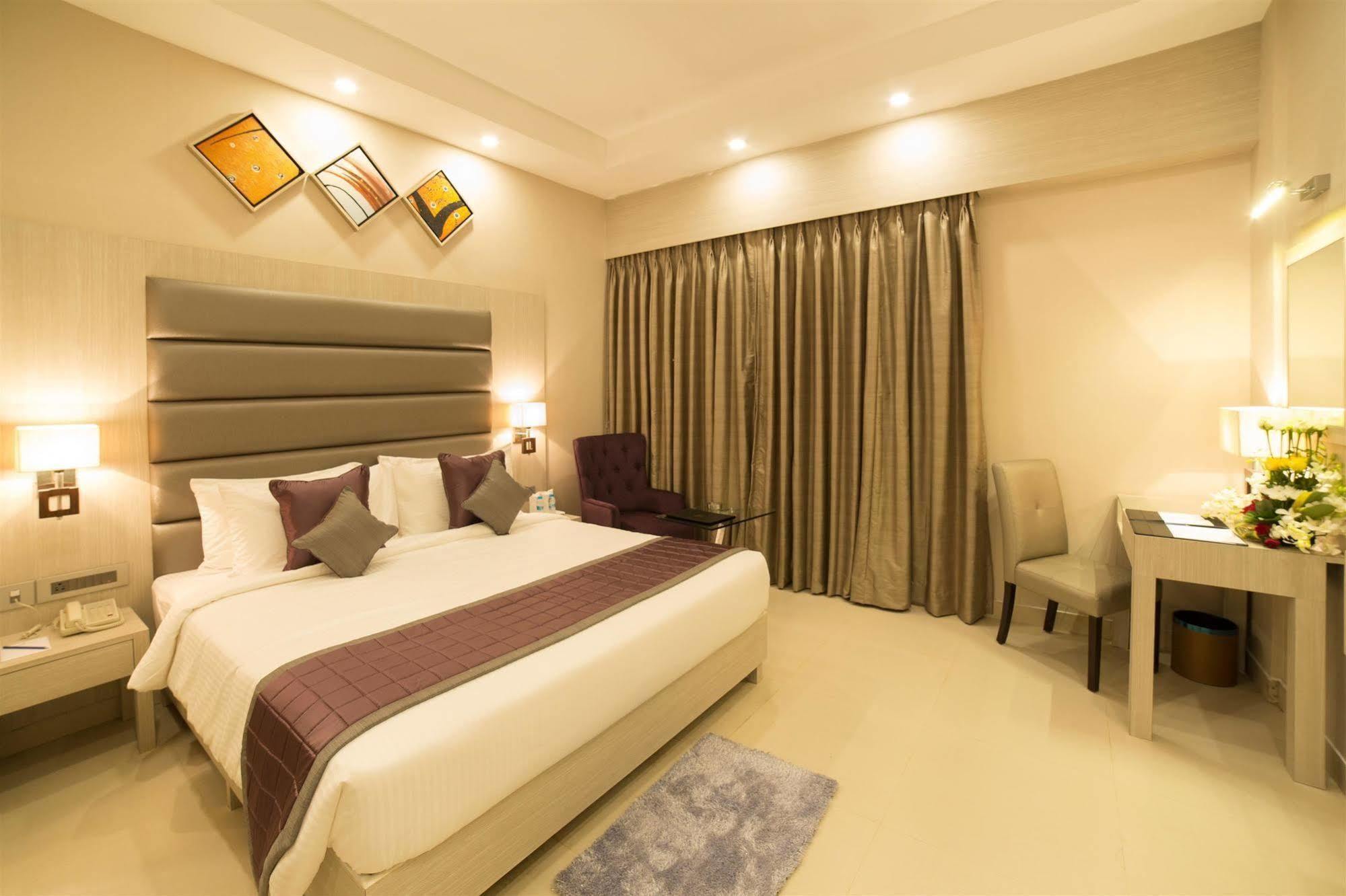 Golden Tulip Saltlake Калькутта Экстерьер фото